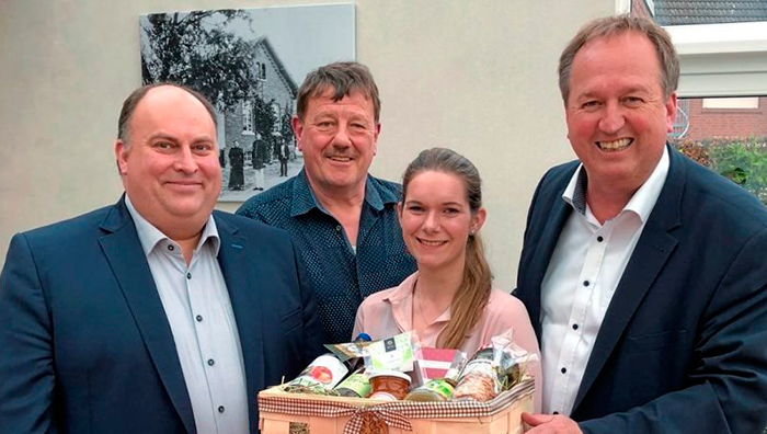 SPD-Ortsvereinsvorsitzende Christian, Fraktionschef Detlev Walter, Ratsfrau Katrin Nähring und Landespolitiker Uwe Santjer. Foto: SPD Salzbergen