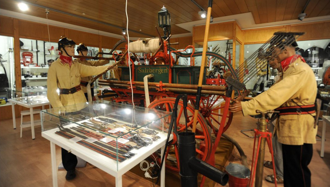 Seit 1993 befindet sich das Feuerwehrmuseum Salzbergen in einer alten, abgängigen Textilfabik am Overhuesweg 18. Nun soll ein Neubau her - doch der hängt an Zuschüssen von Land und Landkreis, betont die SPD. Foto: Mike Röser