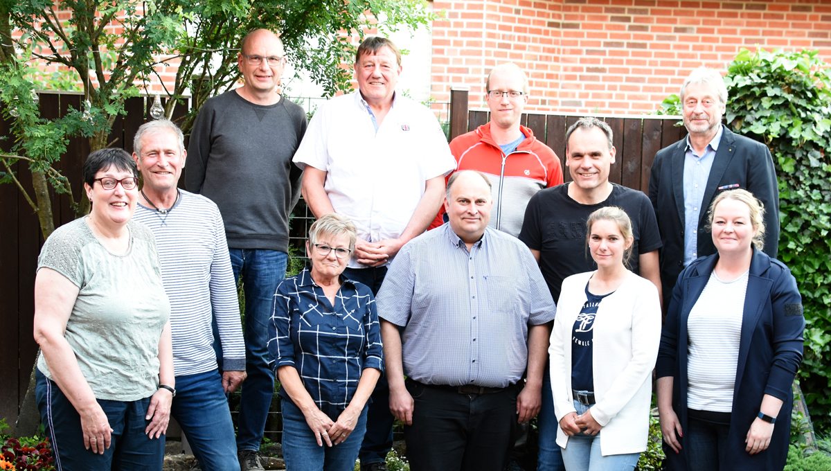 Die Kandidaten: Birgit Elfert, Jürgen Schöttler, Marion Fürstenberg, Christian Otten, Katrin Nähring, Monique Mense (vorne, von links) sowie Klaus Gödde, Detlev Walter, Simon Winnemöller, Markus Lammers und Thomas Maiwald (hinten, von links) - Foto Klaus Gödde